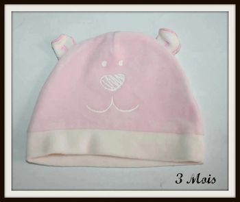 Bonnet en velours rose avec petites oreilles