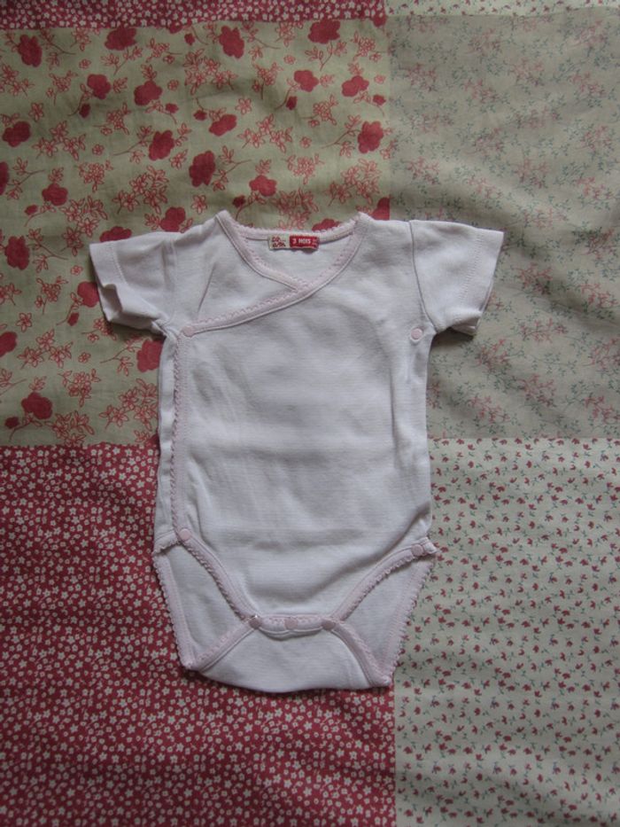 Body croisé manches courtes rose 3 mois