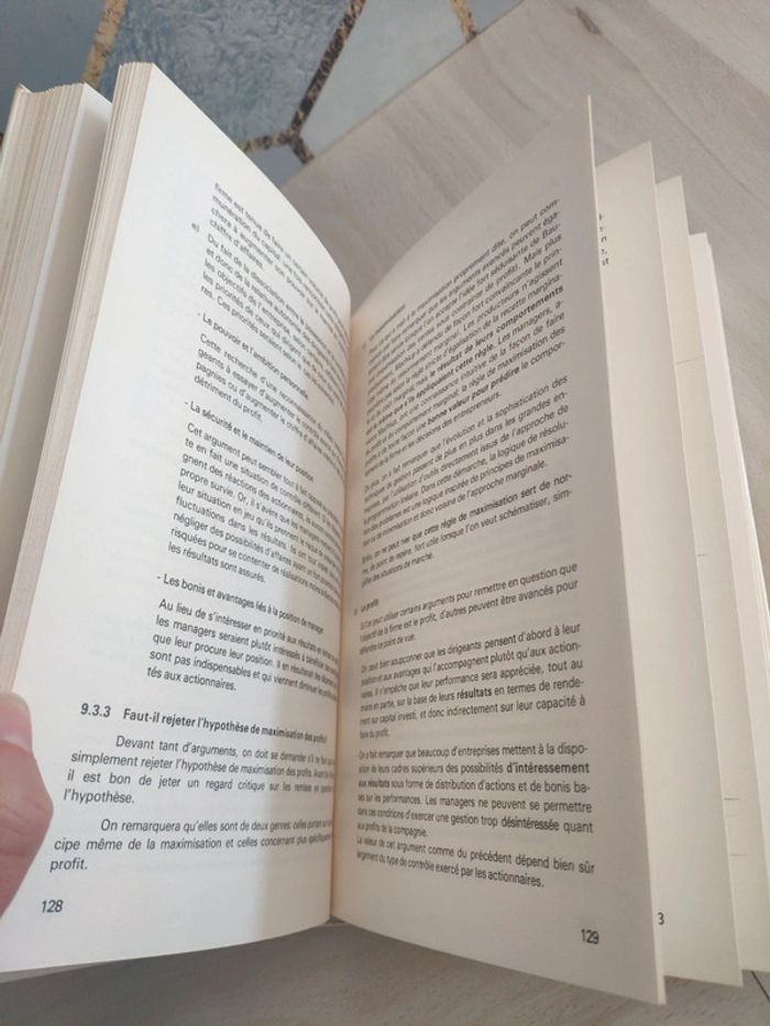 Livre grand format introduction économie entreprise Leroux - photo numéro 15