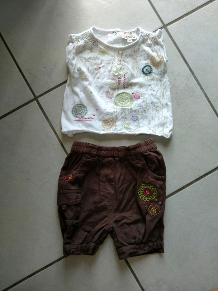 Joli petit ensemble tee shirt blanc et short marron. Bébé 6 mois