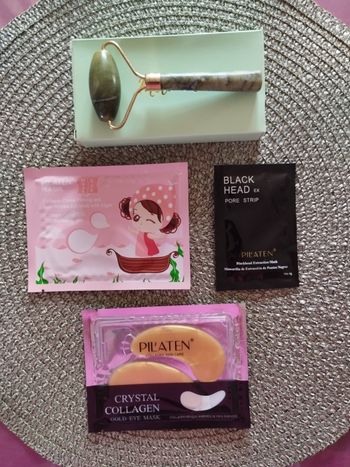 🪷 Set de patchs pour le contour des yeux + Rouleau de jade - Neufs ⭐