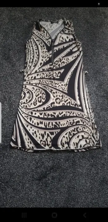 Robe  Elasthanne  Taille 38/40
ALYSSA