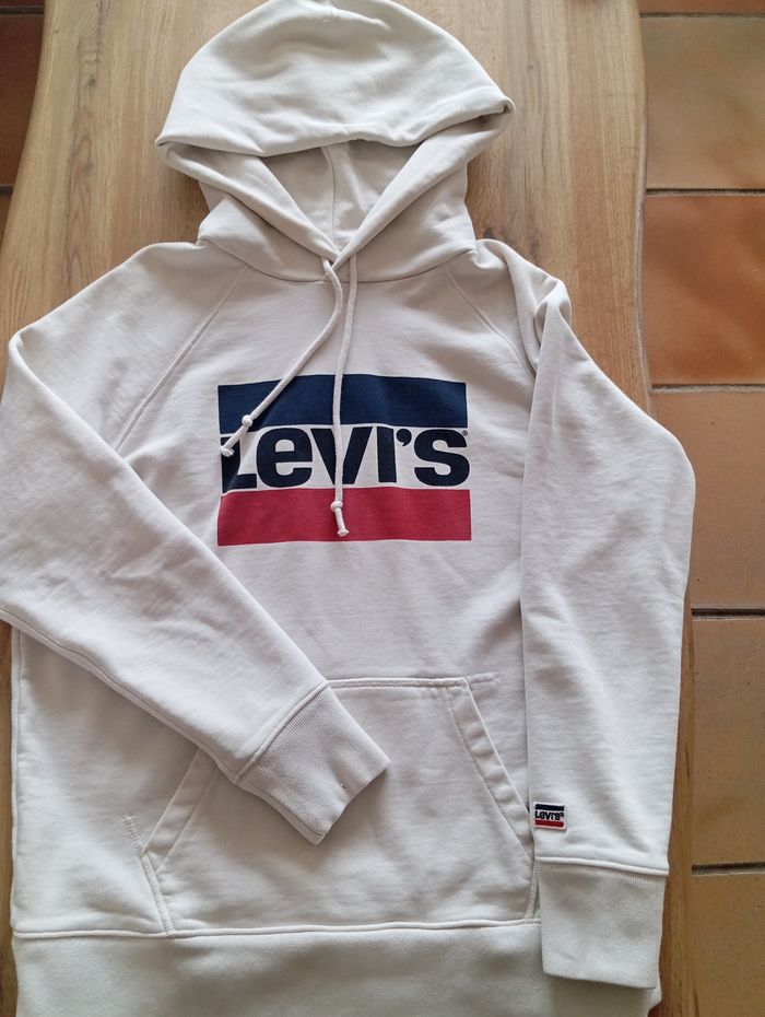 Sweat levis