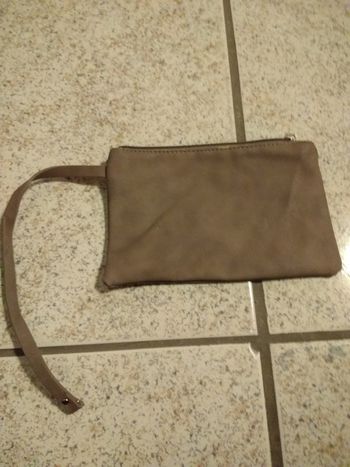 Petite pochette couleur taupe