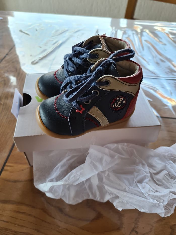 Bottines en cuir verbaudet neuves jamais portées pointure 19 - photo numéro 2