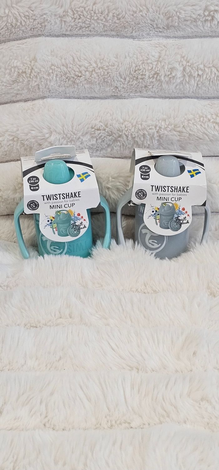 Lot de 2 tasses d'apprentissage Twistshake neuves