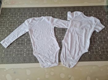 Lot de 2 bodys blanc taille 18 mois