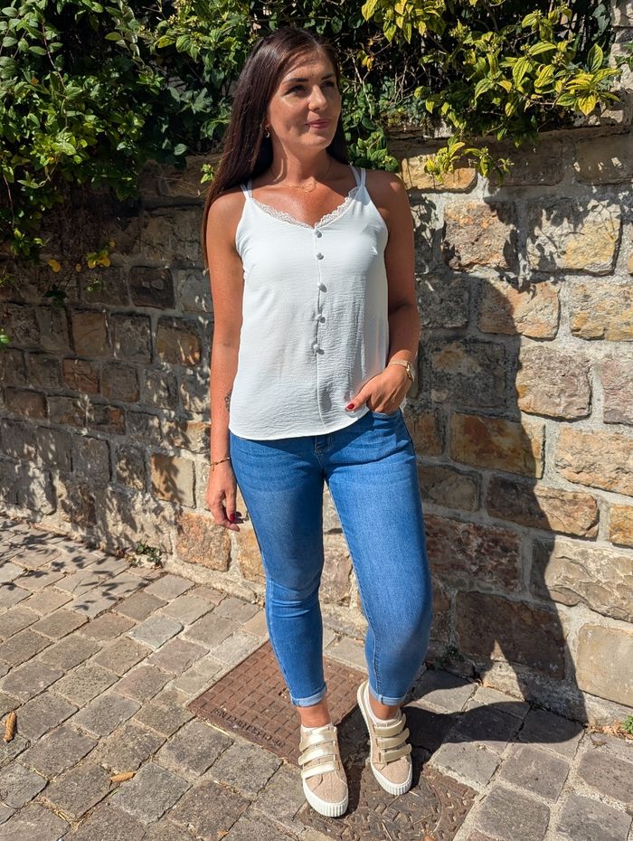 Top fluide Genève blanc col en V dentelle
TU - photo numéro 2