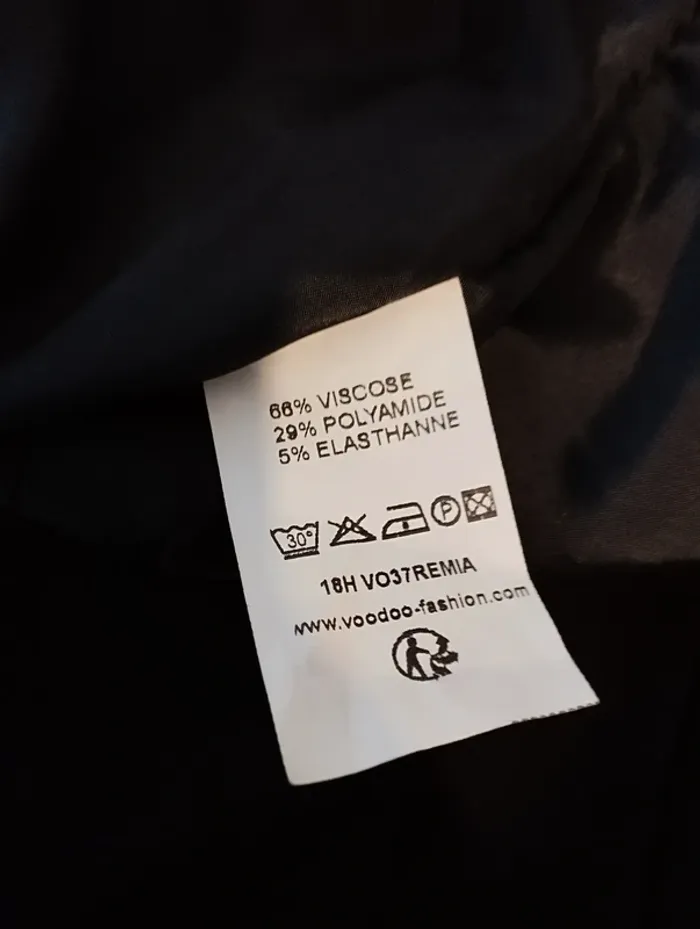 Robe épaisse avec liseré argenté Voodoo taille 42 - photo numéro 9