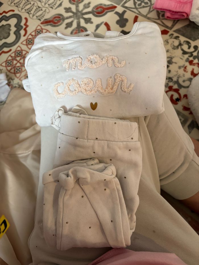 Lot de vêtement fille de 6 mois - photo numéro 2