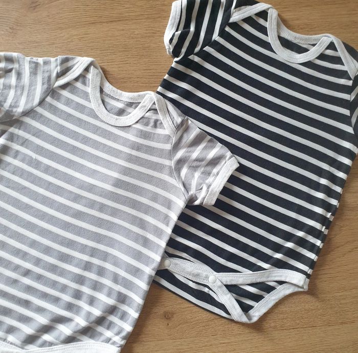 🩶 Lot de 2 bodies MC 18 mois 80 cm #emyfleury_18moismixte - photo numéro 2