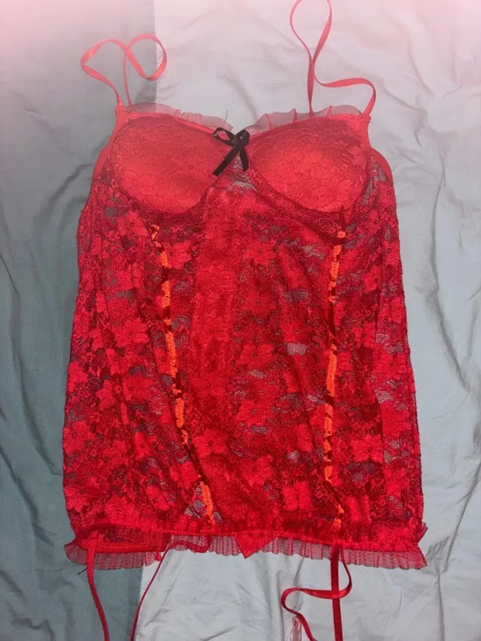 Corset souple rouge neuf Taille 85B