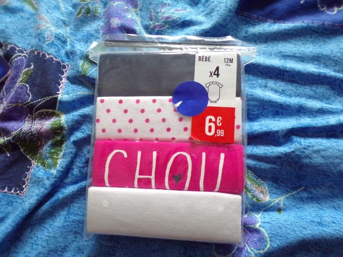 4 bodies 12 mois neufs