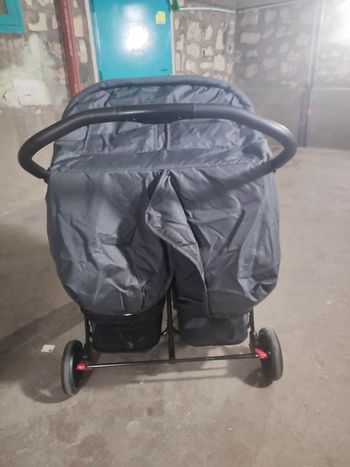 Poussette neuf utilisée une fois 