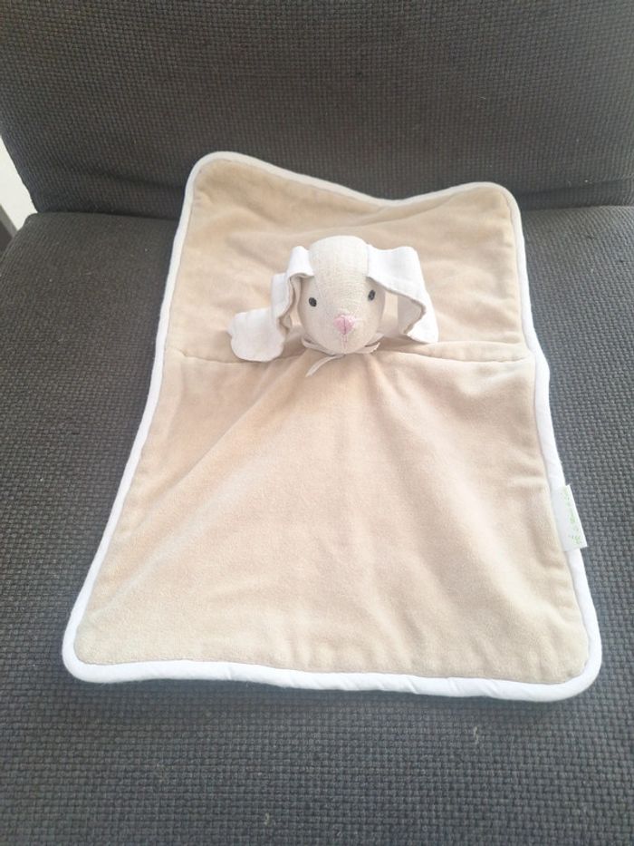 Doudou lapin plat rectangulaire le monde de Lucie