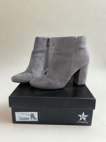 Bottines à talons gris Primadonna