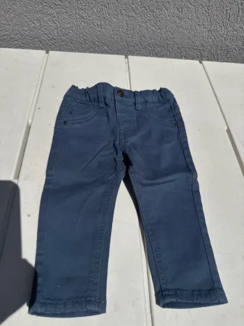 Jeans taille 9 mois 71 cm