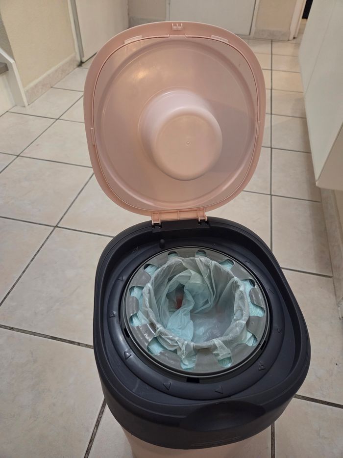 Poubelle a couche rose pale avec 2 recharges - photo numéro 3