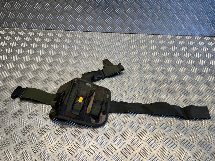 Plaque panneau de jambe cuisse molle porte 3 poches chargeur militaire opex