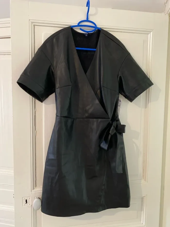 Robe kiabi simili cuir 38 neuve