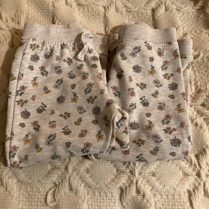 Lot jogging en 18 mois