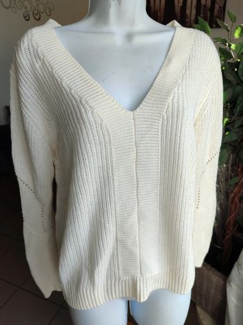 Joli pull col V