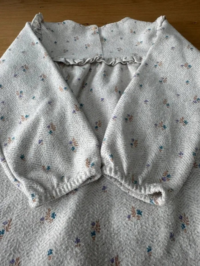Robe beige douce avec fleurs et froufrous - Taille 4 Ans - photo numéro 10