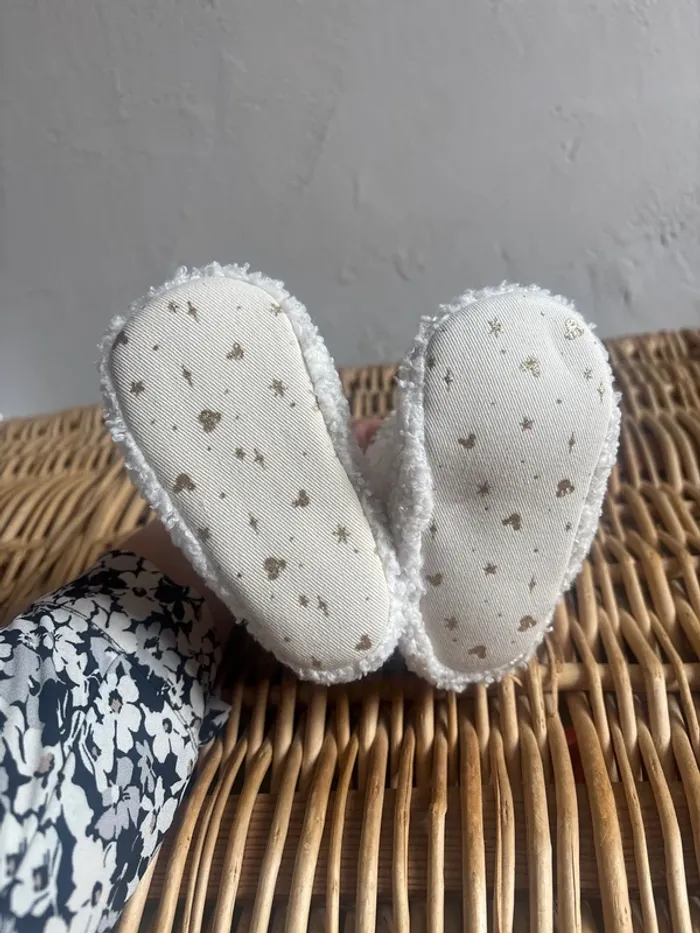 Chaussure Disney  fille 9/12mois en très bon état - photo numéro 6