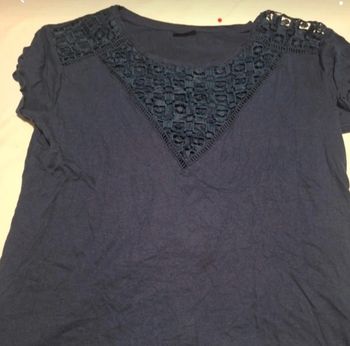 Tee-shirt col v