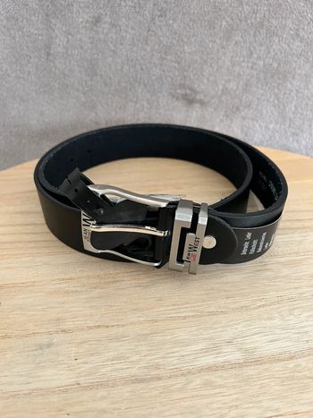 Ceinture en cuir noir taille 105 cm