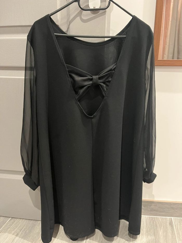 Robe noire manches transparentes