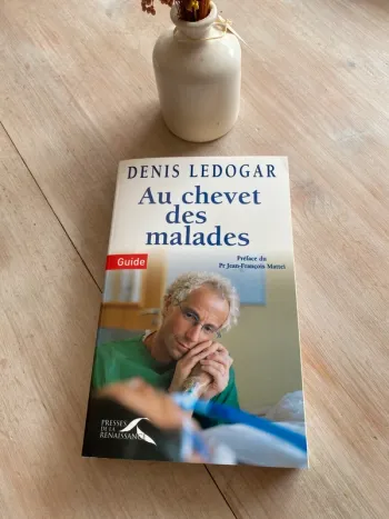 Livre Au chevet des malades de Denis Ledogar