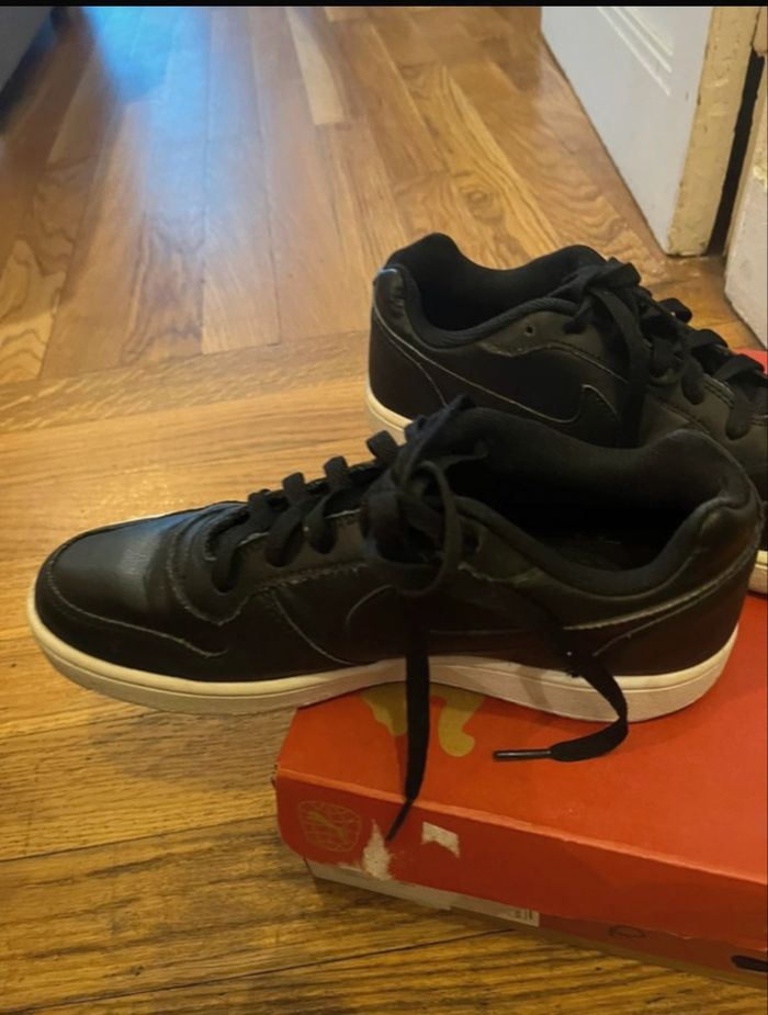 Basket Nike cuir taille 40,5  Très bon état - photo numéro 4