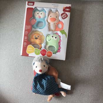 Lot doudou hérisson et hochets