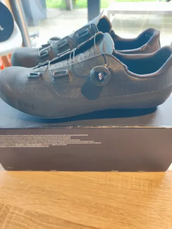Chaussures Fizik Tempo R4 Overcurve Wide noir Taille 47 EU