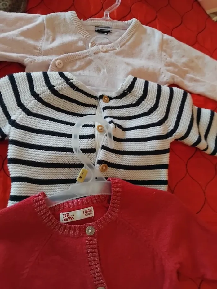 Lot gilets fille 1mois - photo numéro 3