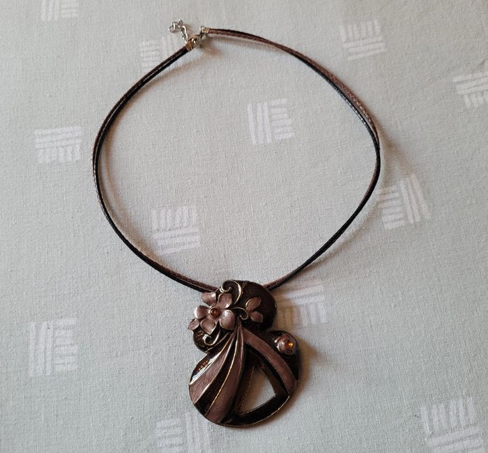 Joli collier fantaisie