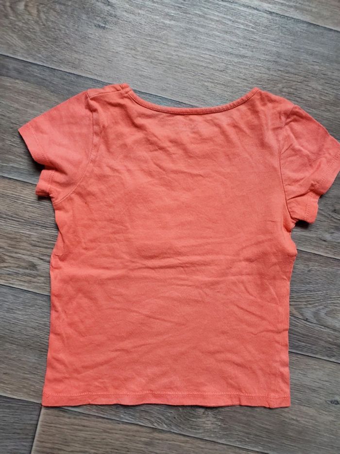 T-shirt taille 6 ans bon état - photo numéro 3