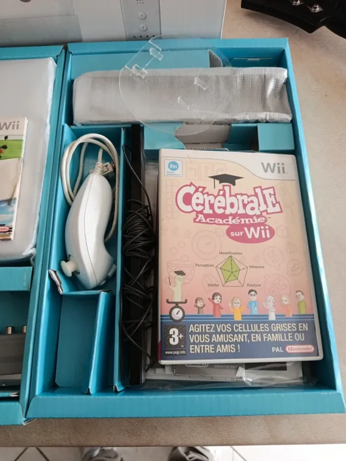 Console Wii avec Wii sport et cérébrale academy - photo numéro 3
