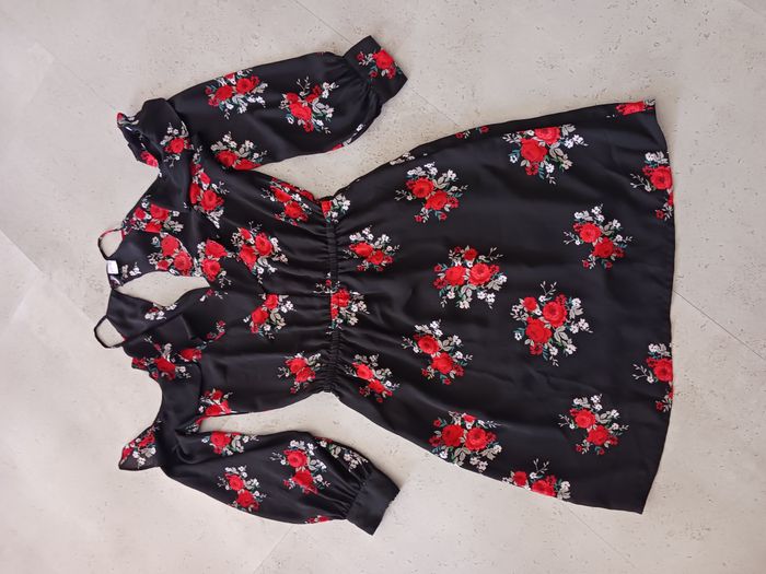 robe noire imprimée fleurie Taille 34 Divided H§M Neuve