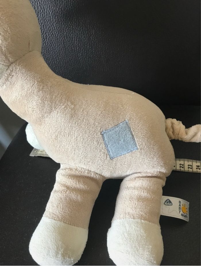 berceuse doudou girafe baby sun excellent état, passée en machine avant l’annonce beige et bleu - photo numéro 6