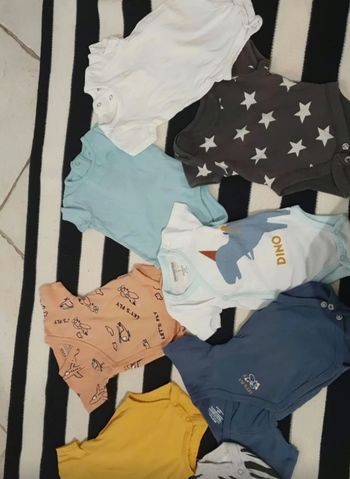 Lot de 8 bodies 1 mois