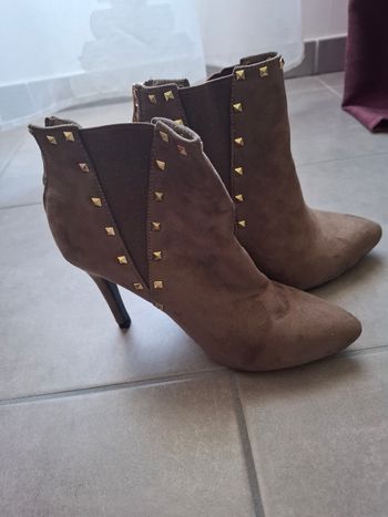 Bottines brunes à talons hauts