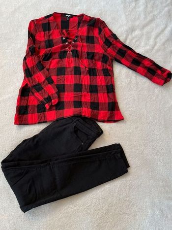 Chemise à carreaux rouges et noirs manches trois quart avec décolleté et lacets
