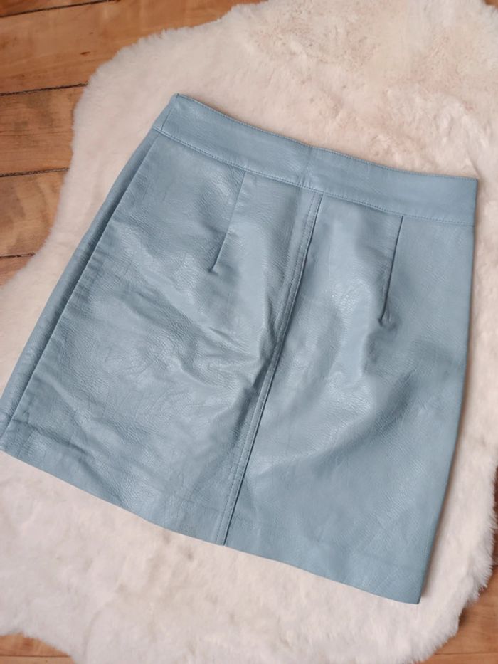 Jupe en simili cuir bleu Stradivarius - photo numéro 5