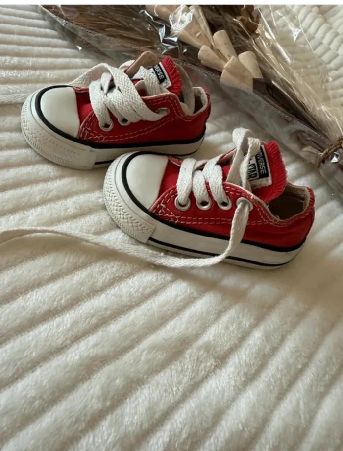 Baskets Converse bébé rouges taille 18 - photo numéro 3