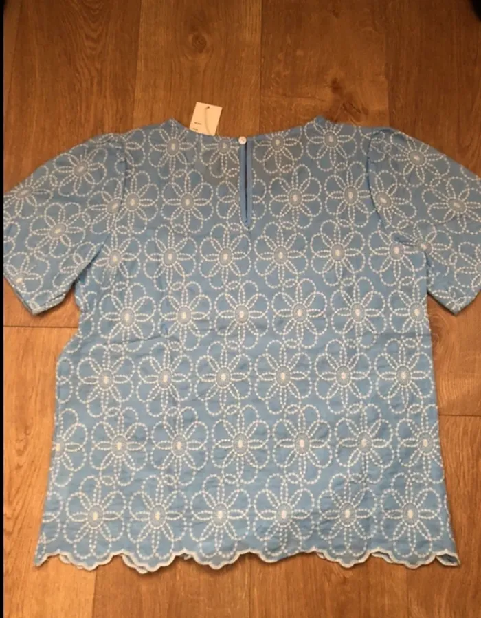 T shirt top bleu fleur blanc brodé - photo numéro 6