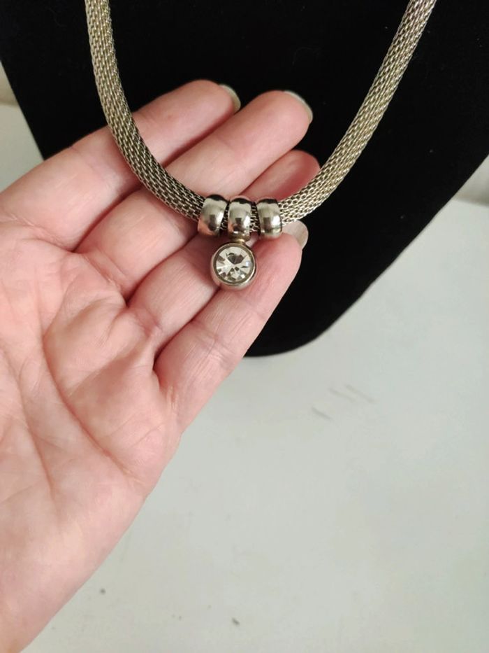 Jolie collier argenté - photo numéro 3