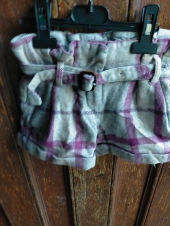 Très beau short Burberry 5 ans