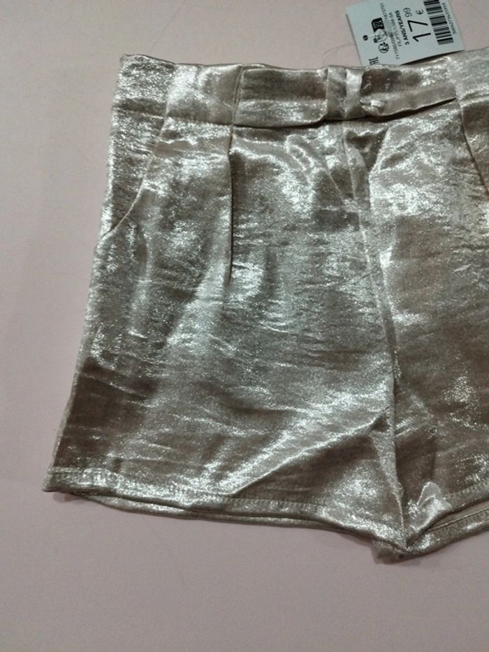 Petit short brillant - photo numéro 2